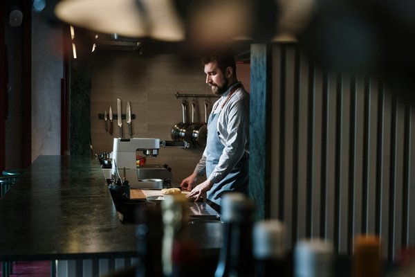 Unlocking social media success: innovative tactics for bars to enhance event visibility and promote special offers